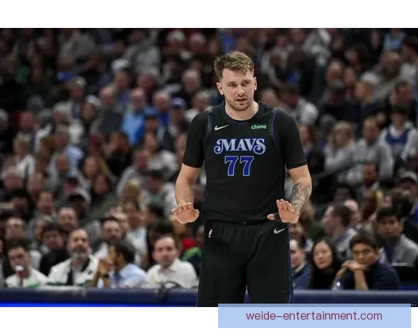 东契奇突破遭遇腿筋拉伤紧急退出比赛 返回更衣室进行治疗